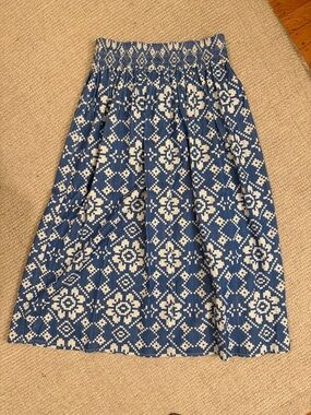 Ace & Jig Like New!! Blue and White Floral Patterned Smocked Waist Midi Skirt